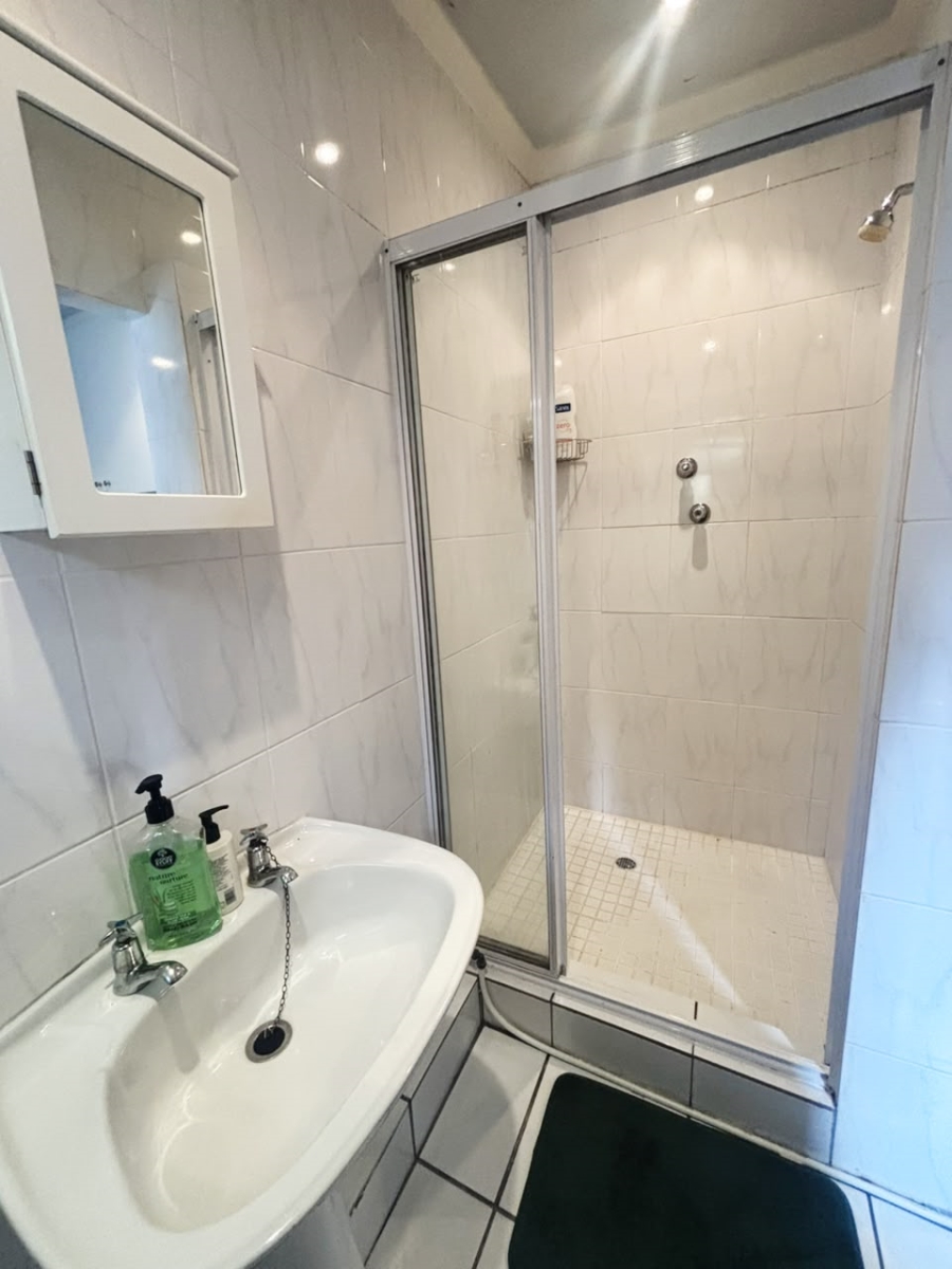 To Let 1 Bedroom Property for Rent in Mowbray Western Cape